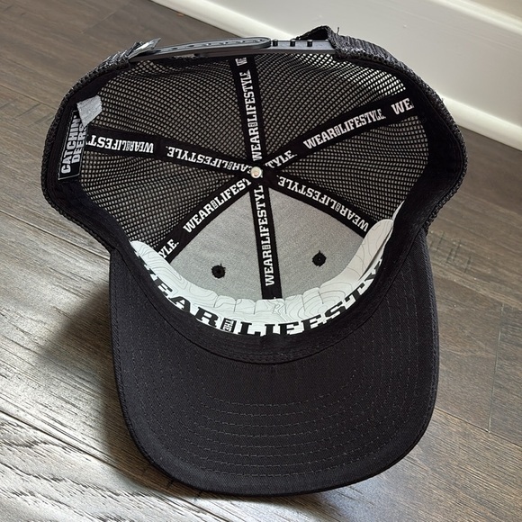 Catchin’ Deers Hunt Camp On black canvas/mesh panel, snapback, button top cap - Picture 7 of 9